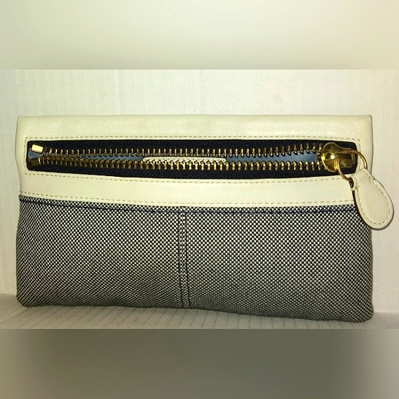 ~Vintage & Rare~COACH "Josie" Large Zip Top Clutch Wristlet & Flower Fob - Picture 16 of 16